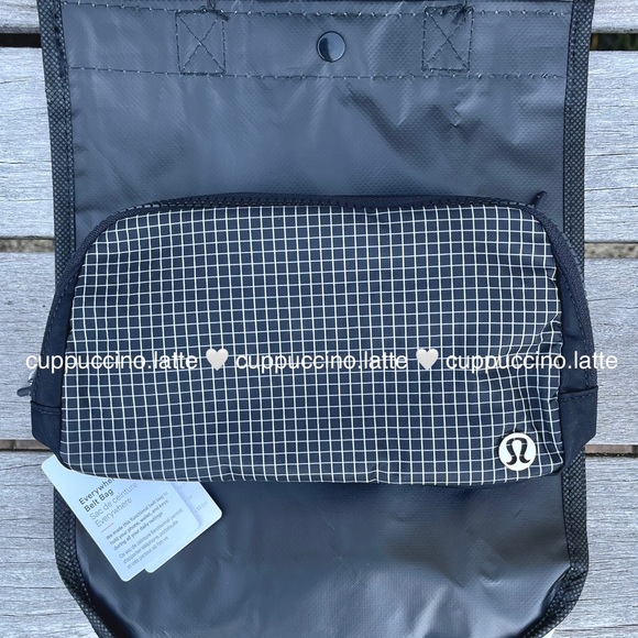 🖤NWT RARE🕸ORIGINAL Lululemon Everywhere Belt Bag in Black/White Grid Pattern - Picture 1 of 15